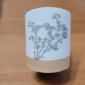 Yankee  Candle Floral Scent Plug-in Night Light with Wooden Accent